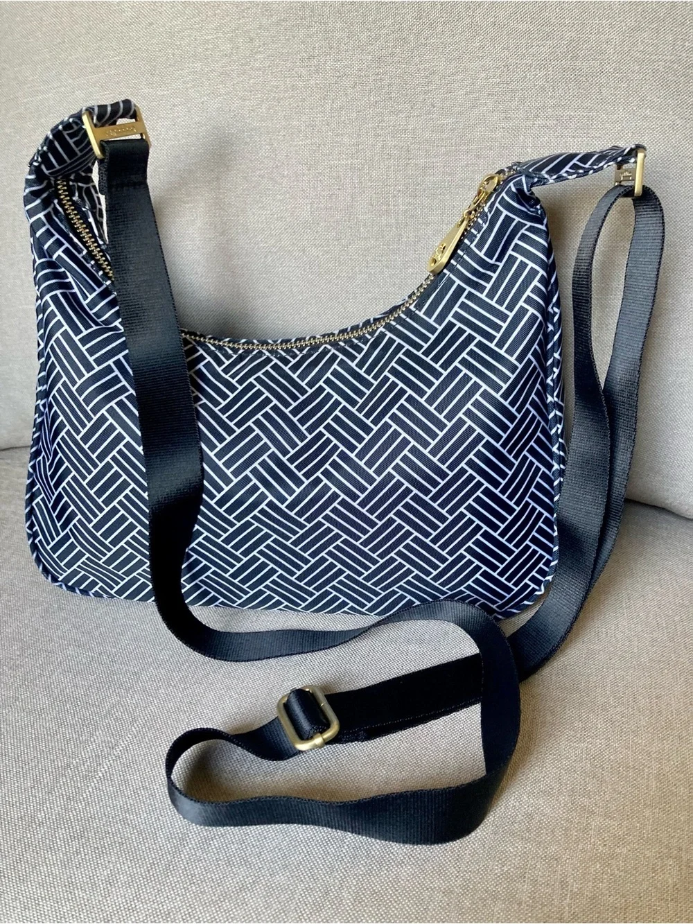 Baggallini Navy Geometric Print Crossbody Shoulder Bag Lightweight Travel Purse